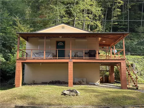 876 N Tunnel Rd, Kennerdell, PA 16374