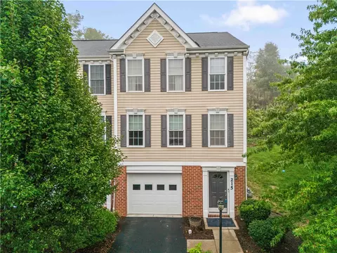 215 Persimmon Ln, Canonsburg, PA 15317
