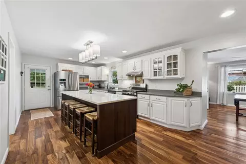 100 Howell Ln, Jeannette, PA 15644
