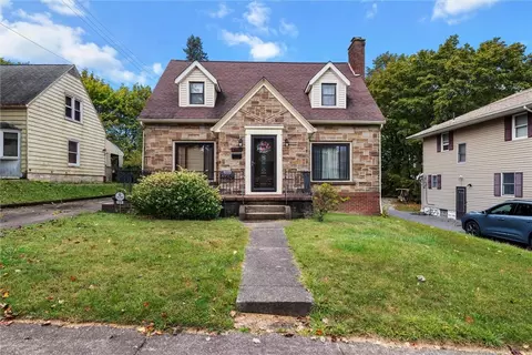 618 Park Ave, Farrell, PA 16121