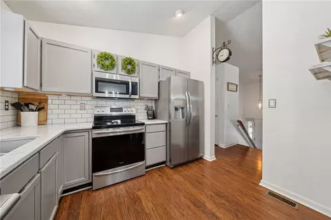 Kitchen - 970 Castleview Dr, Irwin, PA 15642 photo 2 of 3