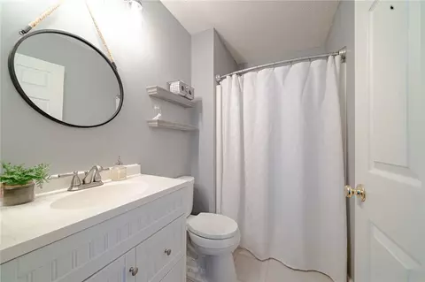 Bath - 970 Castleview Dr, Irwin, PA 15642 photo 2 of 3