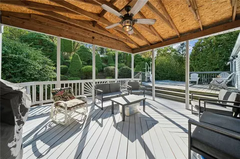 Exterior - 970 Castleview Dr, Irwin, PA 15642 photo 2 of 3
