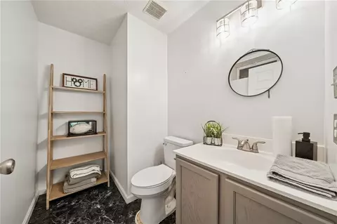 Bath - 970 Castleview Dr, Irwin, PA 15642 photo 3 of 3
