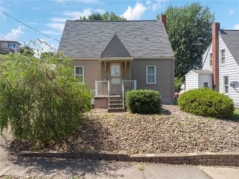 705 Ash St, Jeannette, PA 15644