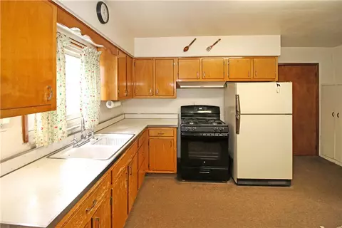 Kitchen - 1326 Wolfe Ave, Braddock, PA 15104 photo 2 of 4