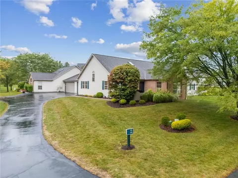 129 Carriage Dr, Freedom, PA 15042