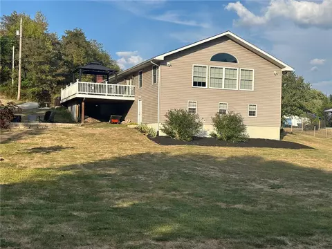 Exterior - 110 Wilhelm Dr, Monaca, PA 15061 photo 4 of 5
