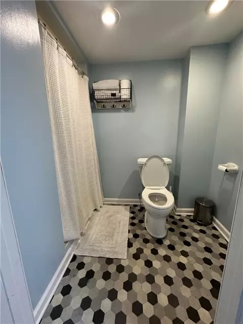Bath - 110 Wilhelm Dr, Monaca, PA 15061 photo 4 of 4