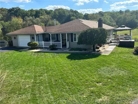 110 Wilhelm Dr, Monaca, PA 15061