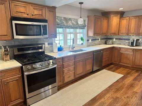 Kitchen - 110 Wilhelm Dr, Monaca, PA 15061 photo 3 of 4