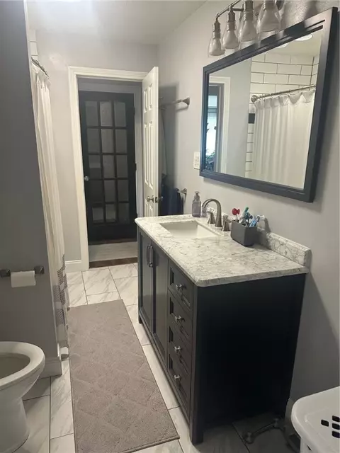 Bath - 110 Wilhelm Dr, Monaca, PA 15061 photo 1 of 4