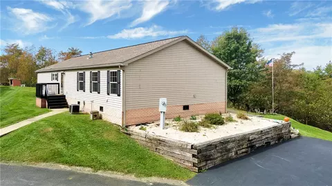 5 Hi View Dr, Donegal, PA 15628
