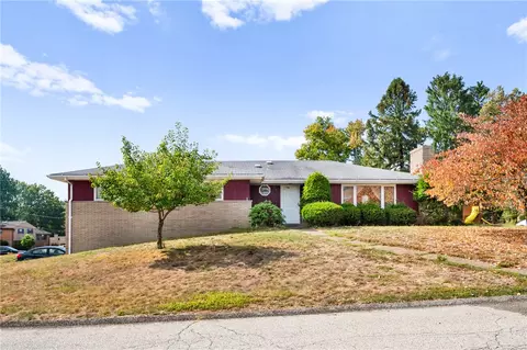 2 Sedum Dr, Pittsburgh, PA 15209