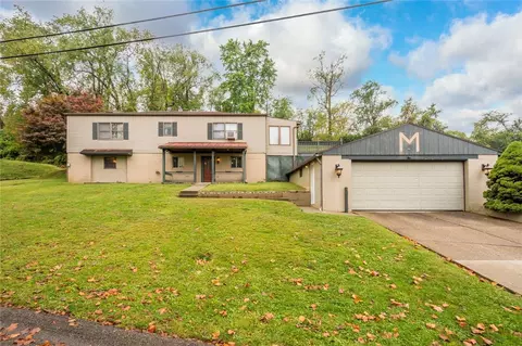 2 Jacob Dr, Carnegie, PA 15106