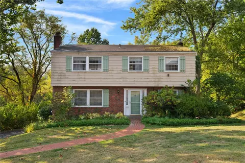 512 Glengary Dr, Pittsburgh, PA 15215