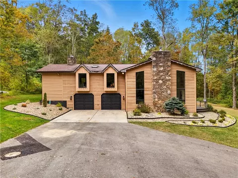 292 Golden Ridge Dr, Somerset, PA 15501