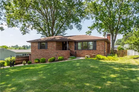 214 Ross St, Houston, PA 15342