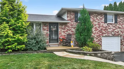 714 Courtview Dr, Greensburg, PA 15601