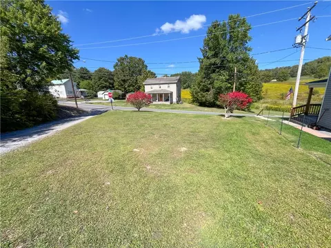 670 Main St, Corsica, PA 15829
