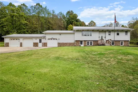 208 Republican Ln, Indiana, PA 15701