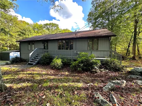 324 Evergreen Ln, Acme, PA 15610