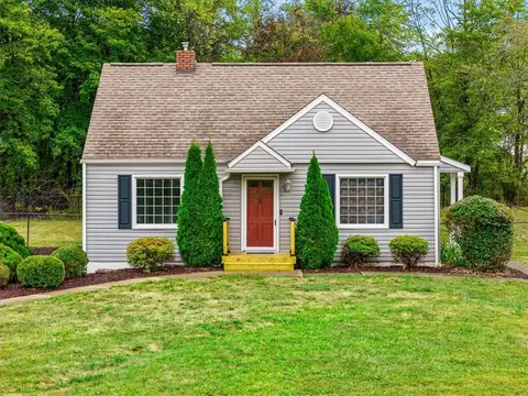 211 Central Dr, Valencia, PA 16059