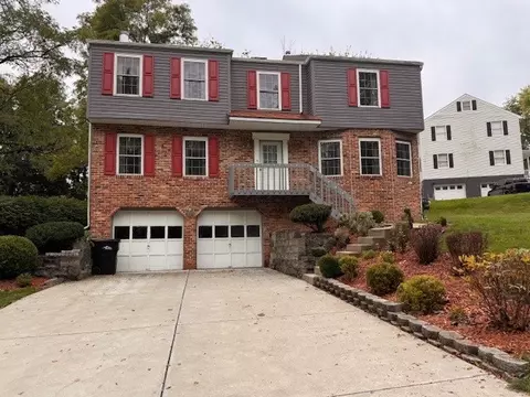 11006 Hunters Woods Ln, North Huntingdon, PA 15642