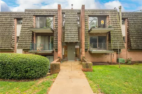 335 Forest Green Dr #335, Coraopolis, PA 15108