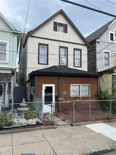 213 Comrie Ave, Braddock, PA 15104 photo 2