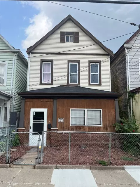 213 Comrie Ave, Braddock, PA 15104