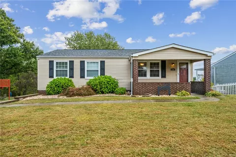 125 Mohawk Dr, Greensburg, PA 15601