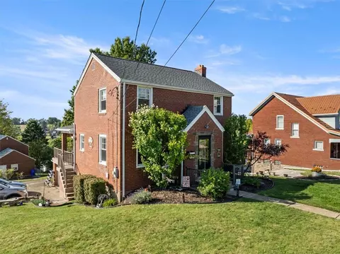 1070 Greentreeorchard Dr, Pittsburgh, PA 15220