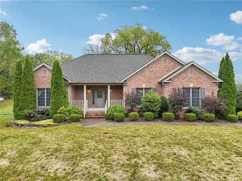 2210 Skyhill Rd, Edinburg, PA 16116