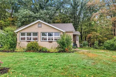 63 Fredonia Rd, Greenville, PA 16125
