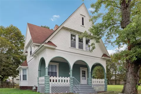 655 New Castle Ave, Sharon, PA 16146