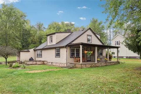 1426 Eastbrook Rd, New Castle, PA 16101