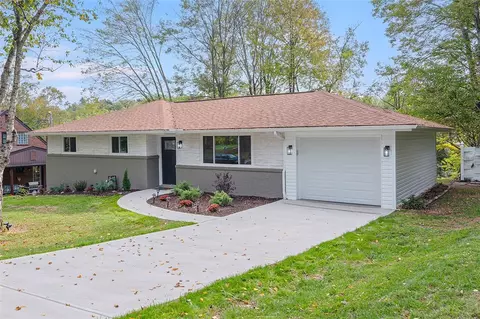302 Mckinney Dr, Coraopolis, PA 15108
