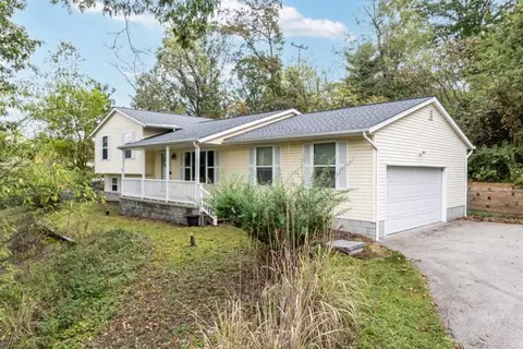 2432 W Hardies Rd, Gibsonia, PA 15044