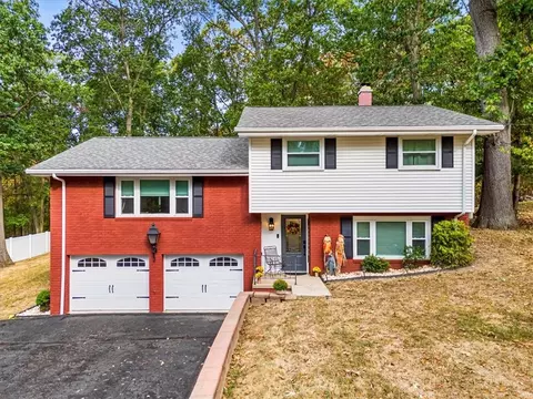 155 W Woodland Dr, Aliquippa, PA 15001