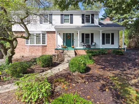 1535 Redfern Dr, Pittsburgh, PA 15241