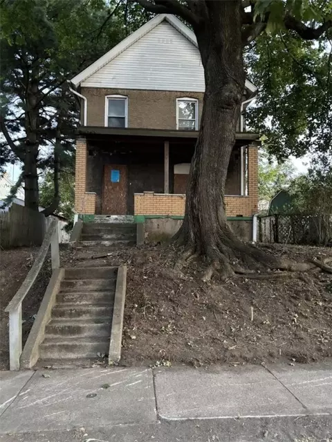 1017 Fairdale St, Pittsburgh, PA 15204