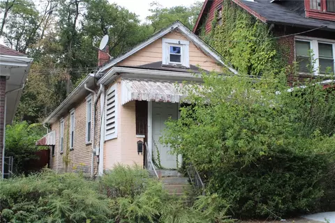 423 N Holland Ave, Braddock, PA 15104