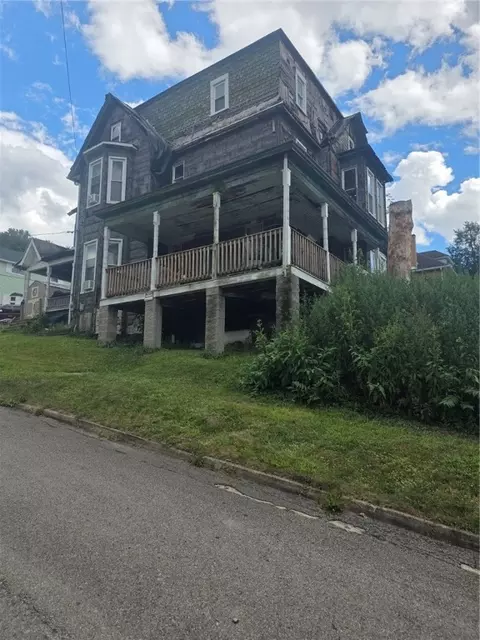 303 S 3rd St, Apollo, PA 15613