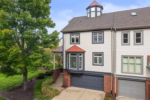 7 Waterside Pl, Pittsburgh, PA 15222