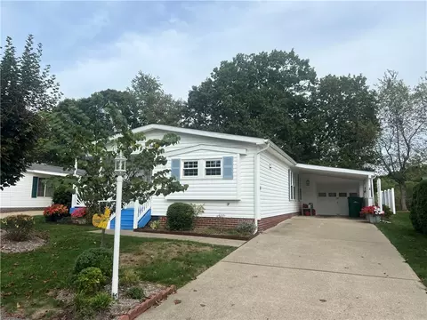 155 Rock Lake Dr, Zelienople, PA 16063