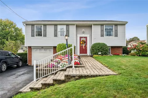 121 Eleanor Dr, Latrobe, PA 15650