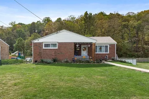 12490 Adams Dr, Irwin, PA 15642