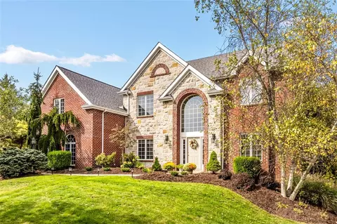 215 Farmington Dr, Venetia, PA 15367