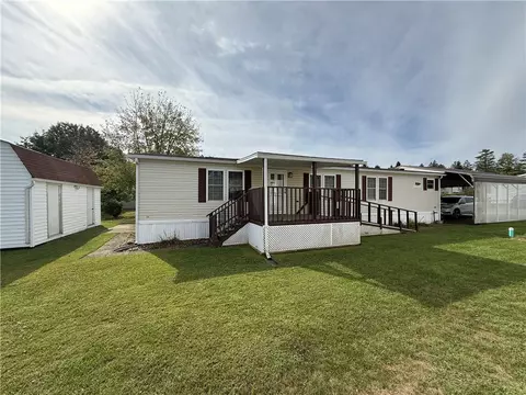 720 Hopemont Dr, Indiana, PA 15701